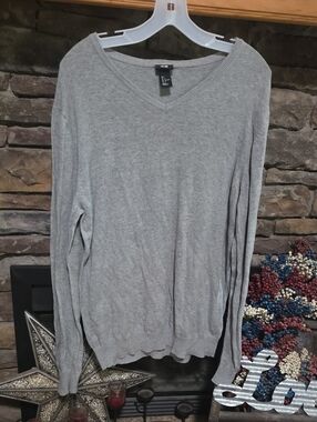 H&M Gray V-Neck Thin Pullover Sweater Sz L